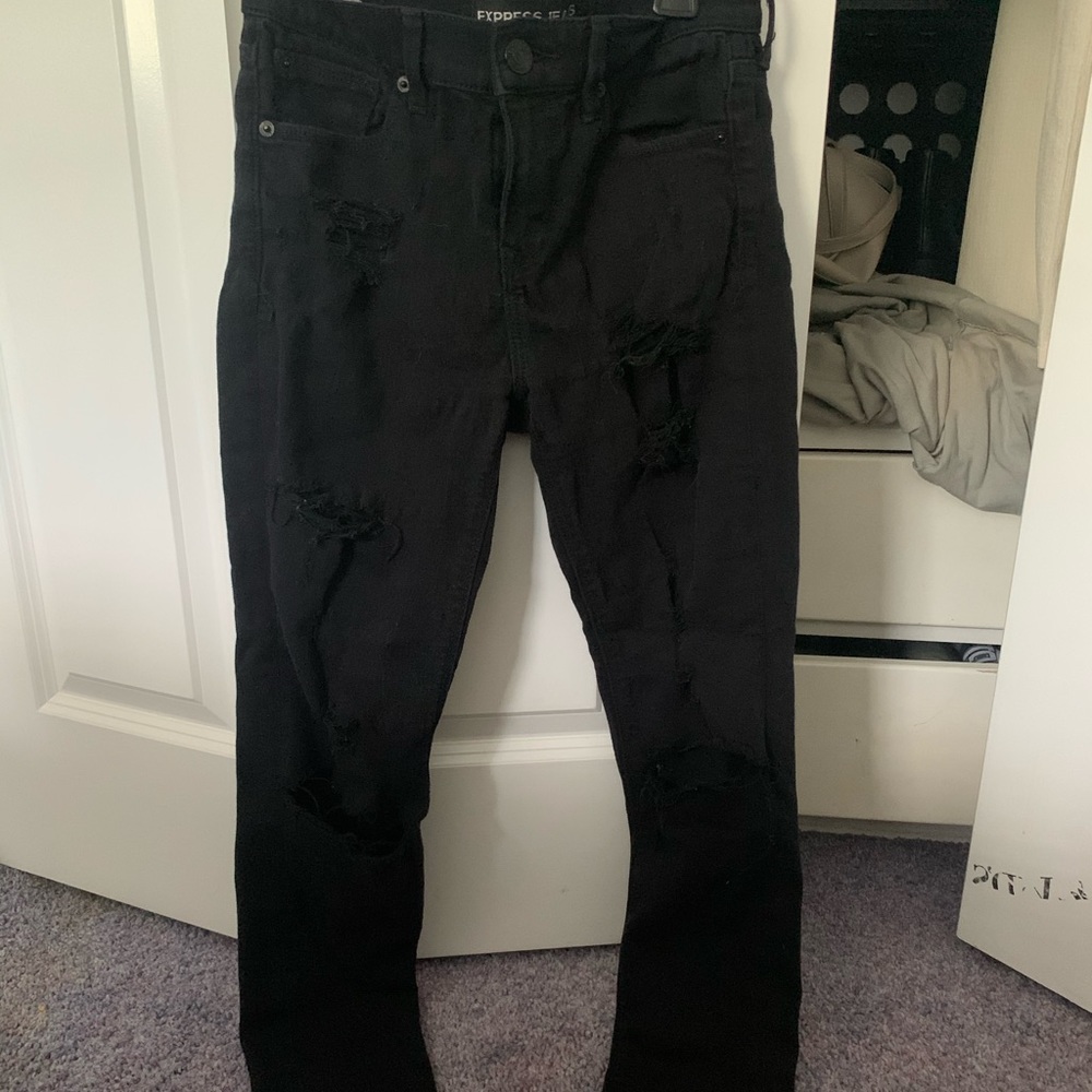 Women’s ripped skinny jeans